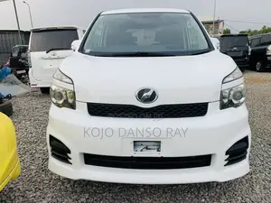 Toyota Voxy 2010 White