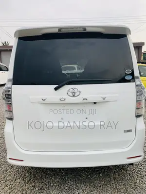 Toyota Voxy 2010 White