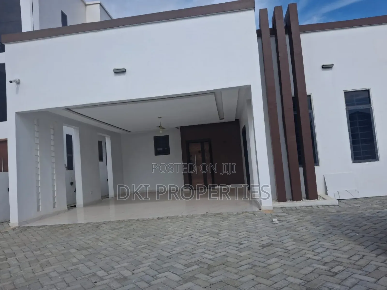 3bdrm House in Dki Properties, East Legon for sale