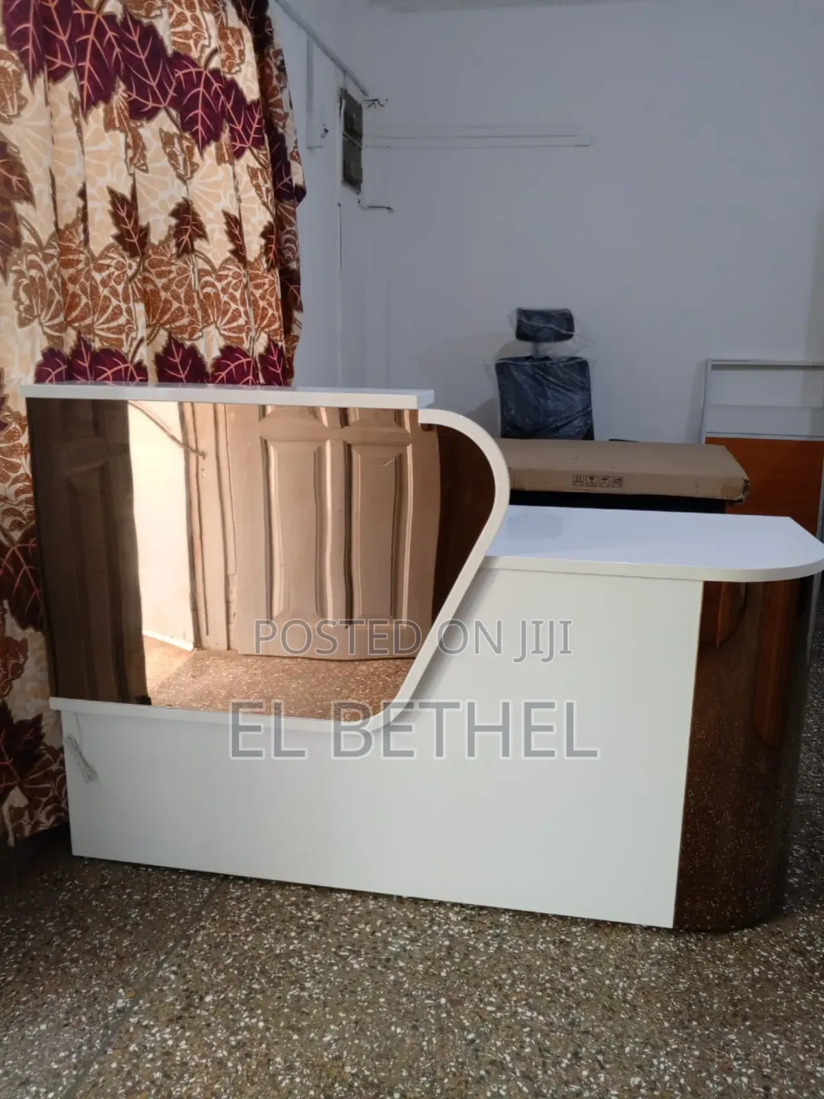 Reception Desk With Viewing Side Mirror a Crest Light