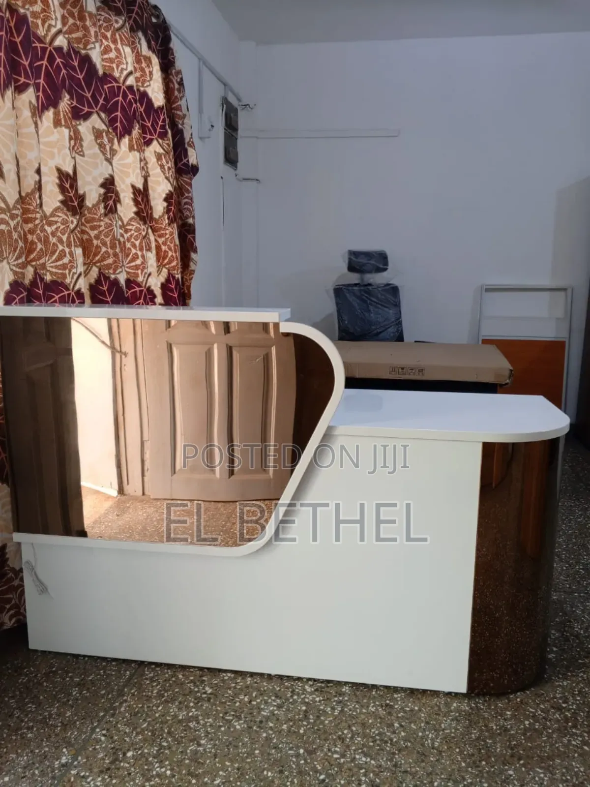 Reception Desk With Viewing Side Mirror a Crest Light