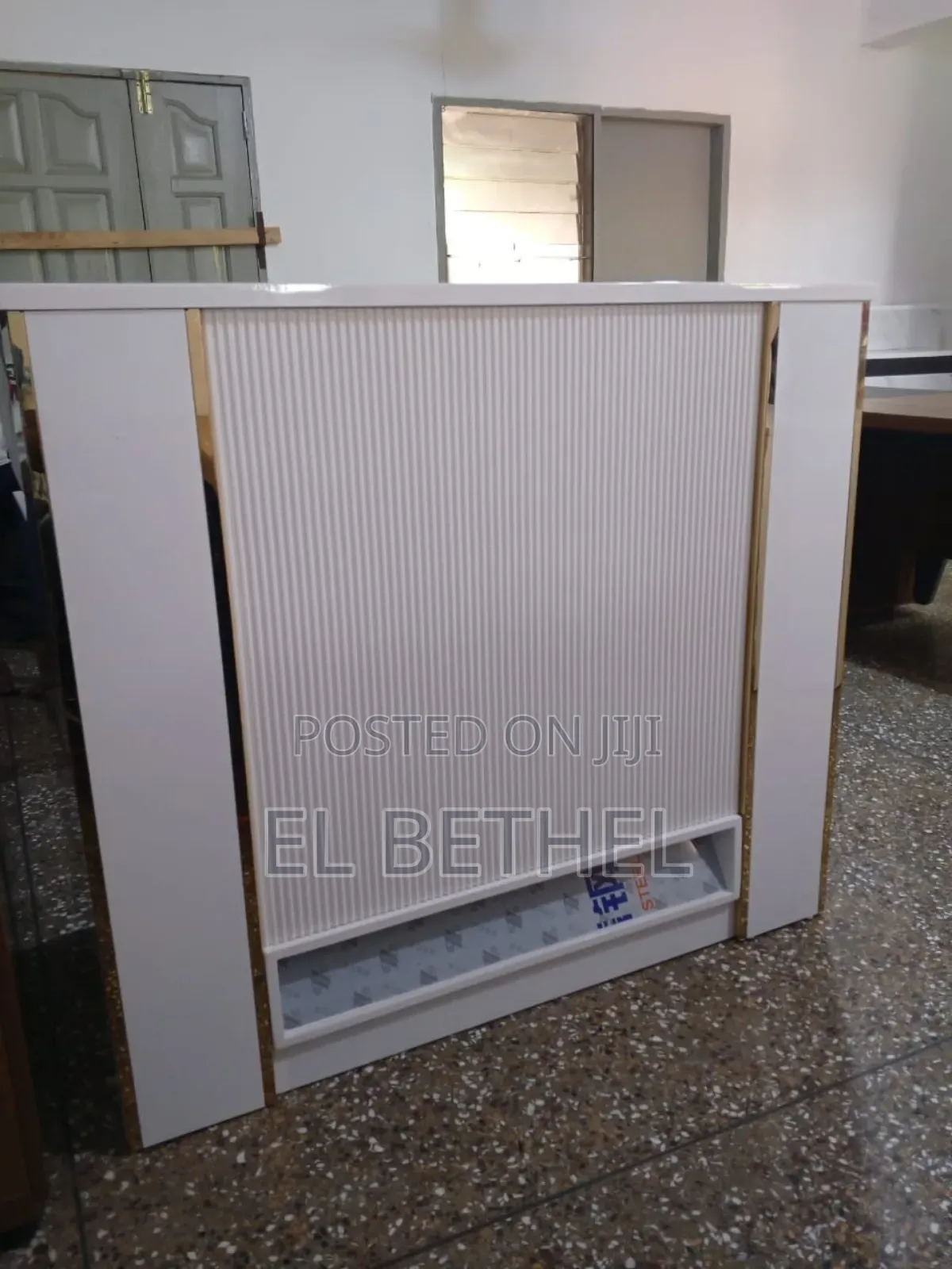 Reception Desk With Gold Finesse Edge