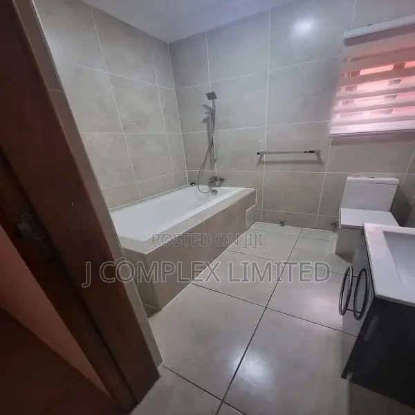 4bdrm House in North Ridge for sale