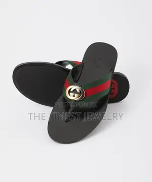 Gucci Men's Thong Sandals Featuring the Iconic Green and Red