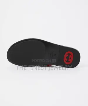 Gucci Men's Thong Sandals Featuring the Iconic Green and Red