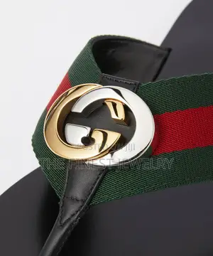 Gucci Men's Thong Sandals Featuring the Iconic Green and Red