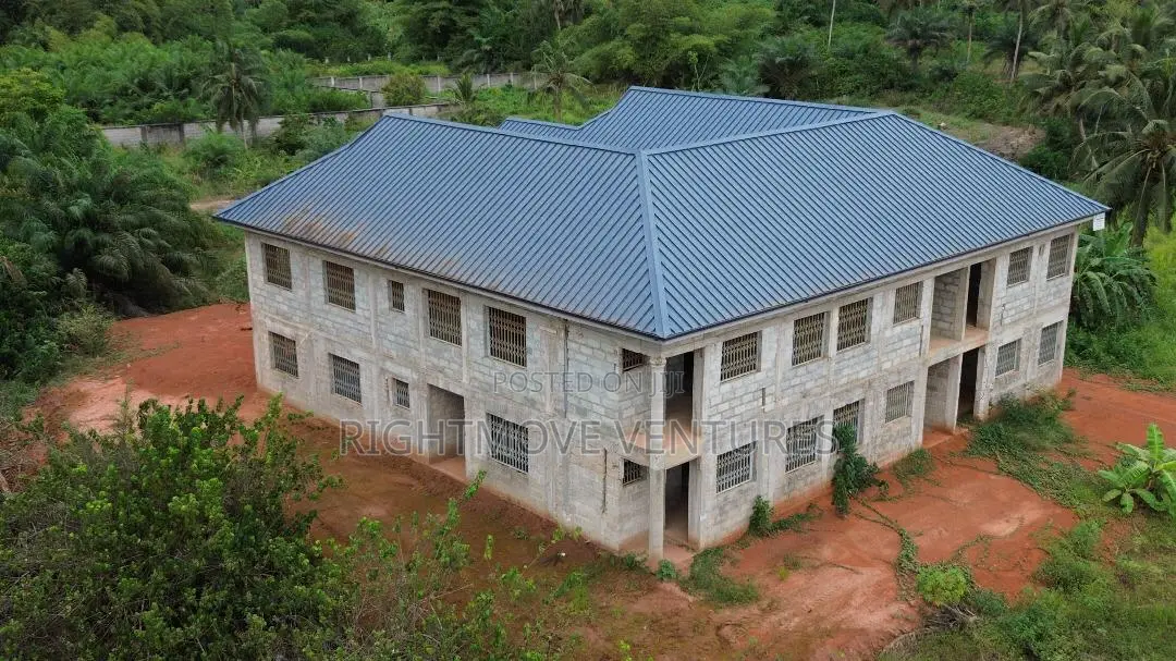 Uncompleted 20 Bedrooms Building For Sale At Takroadi Anaji