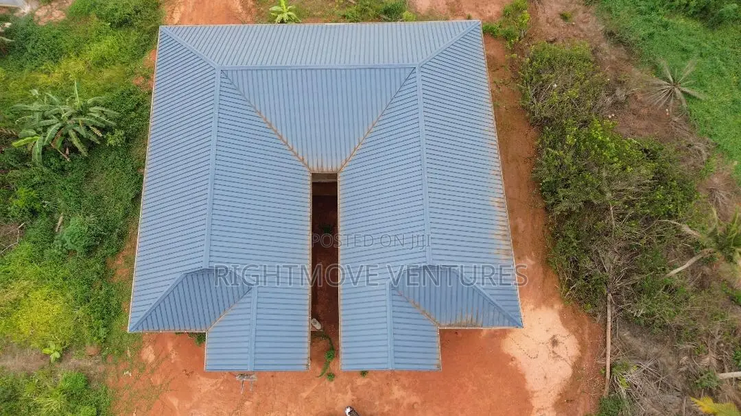 Uncompleted 20 Bedrooms Building For Sale At Takroadi Anaji