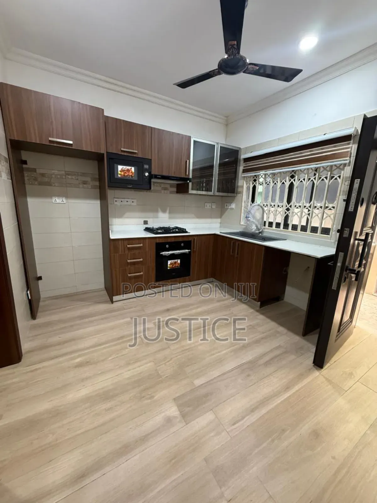 3bdrm House in Spintex, Baatsona Total for rent