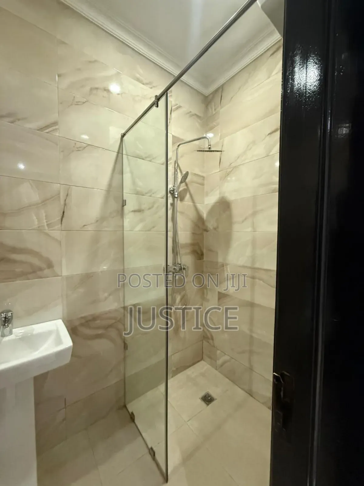 3bdrm House in Spintex, Baatsona Total for rent