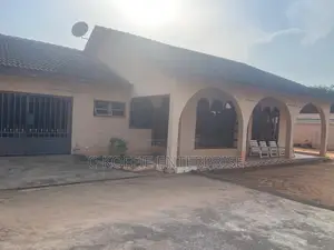 8bdrm House in Tesano for sale