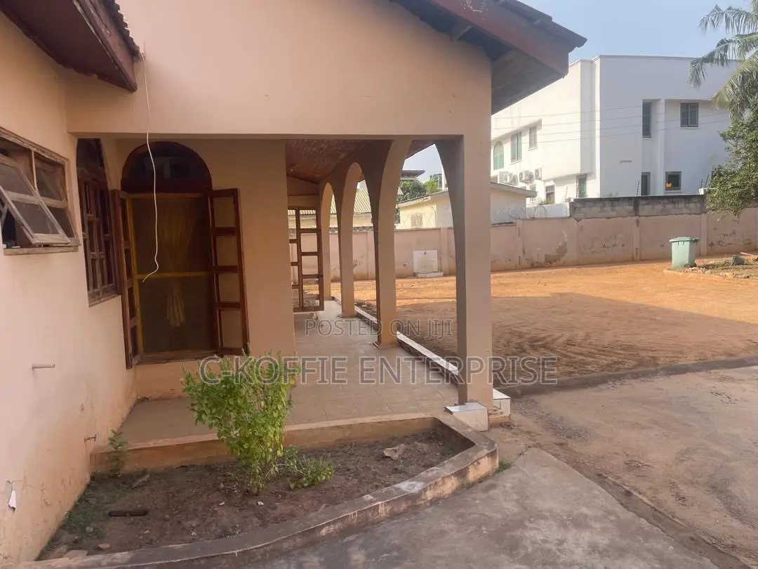 8bdrm House in Tesano for sale