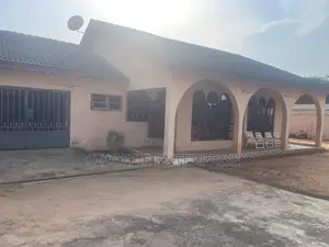 8bdrm House in Tesano for sale