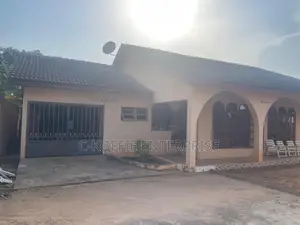 8bdrm House in Tesano for sale