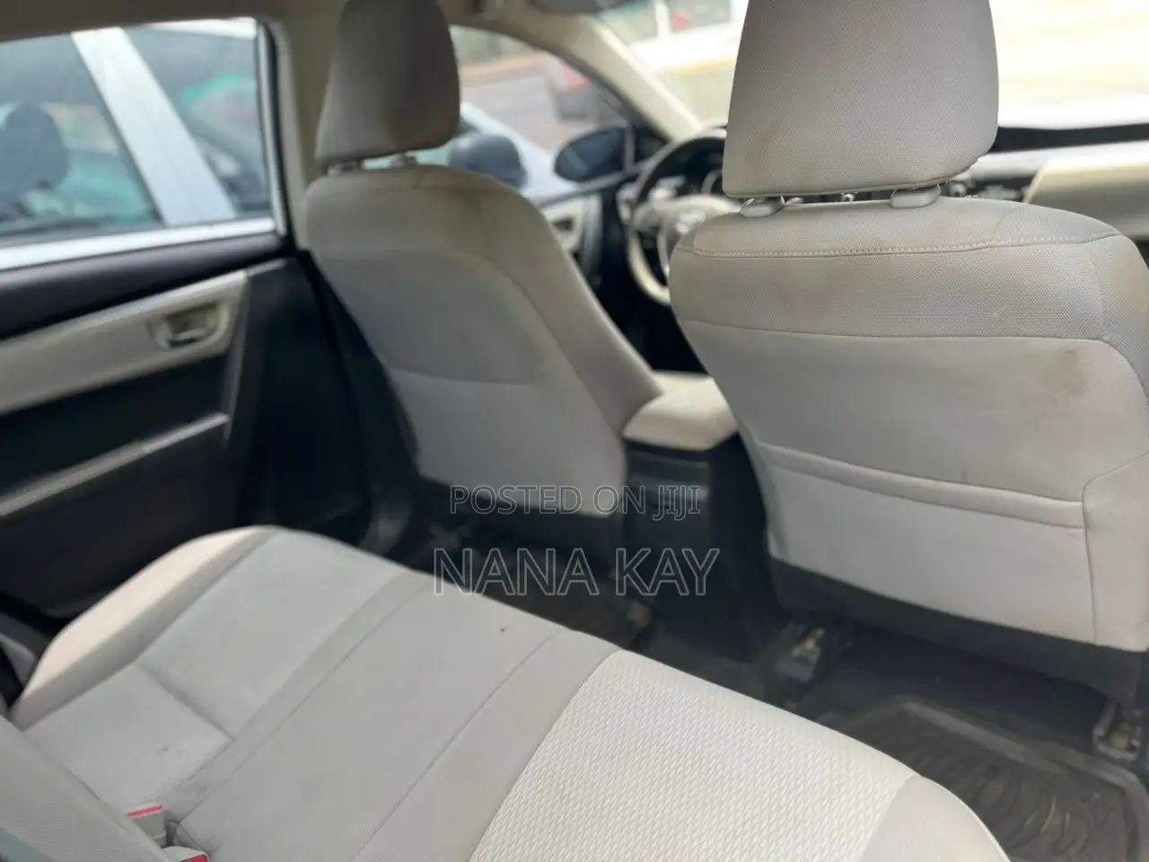 Toyota Corolla LE 4dr Sedan (1.8L 4cyl CVT) 2016 White