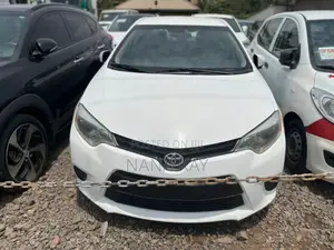 Toyota Corolla LE 4dr Sedan (1.8L 4cyl CVT) 2016 White
