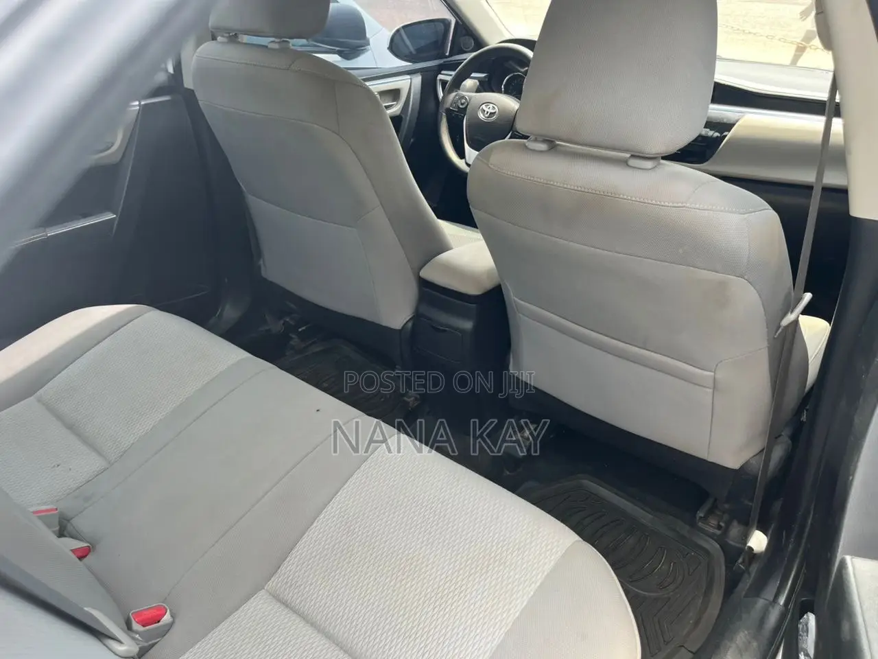 Toyota Corolla LE 4dr Sedan (1.8L 4cyl CVT) 2016 White