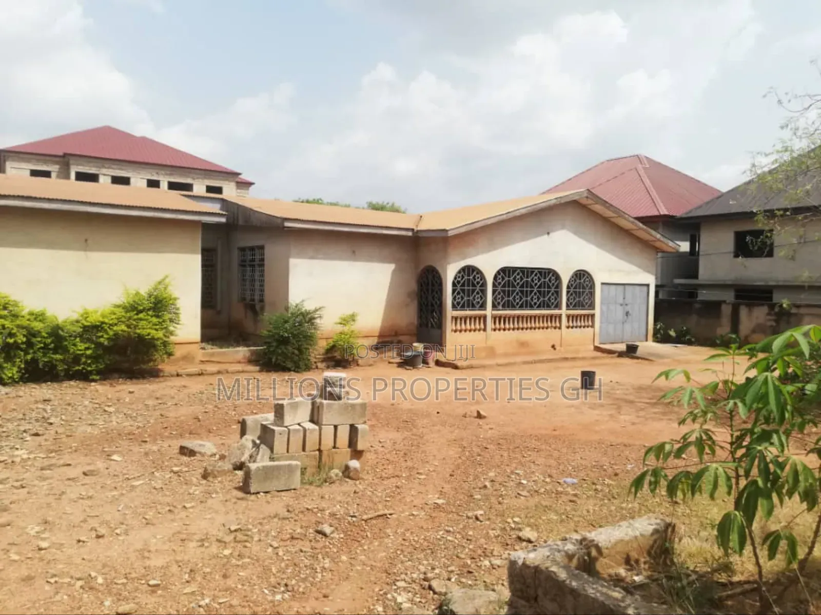 5bed +Extra Land 4sale Tech Anwomaso