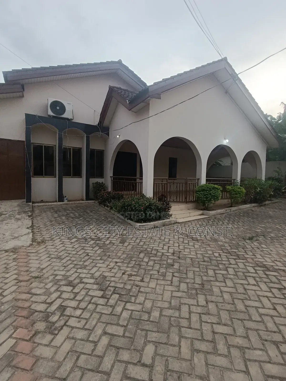 4bdrm House in Atomic-Roundabout, Ashomang Estate for rent