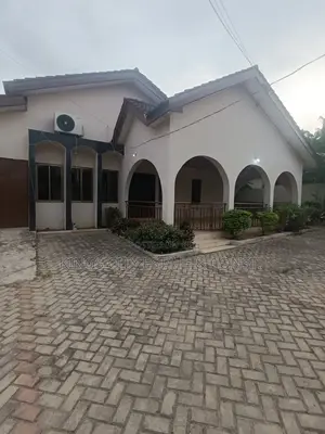 4bdrm House in Atomic-Roundabout, Ashomang Estate for rent