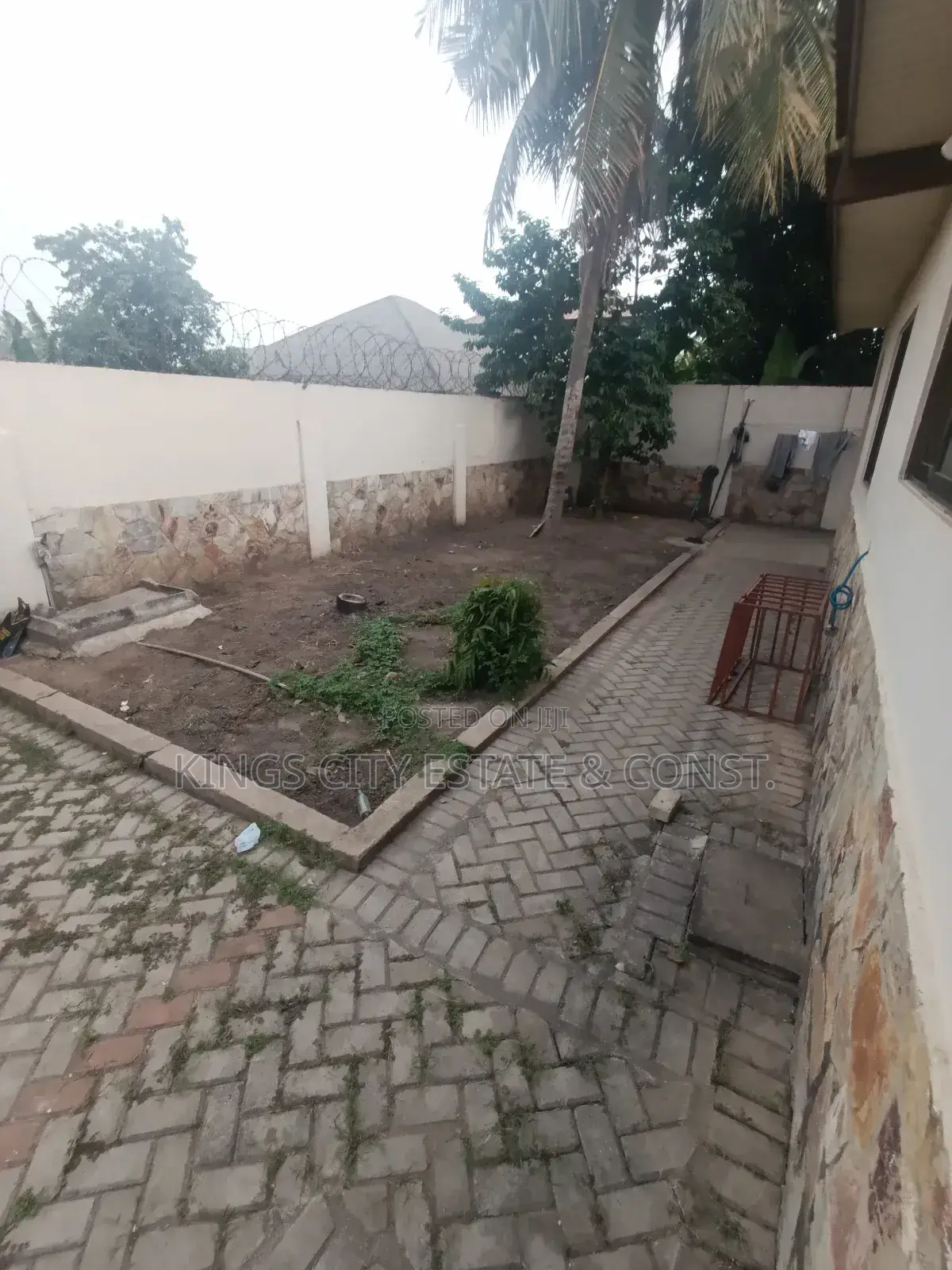 4bdrm House in Atomic-Roundabout, Ashomang Estate for rent