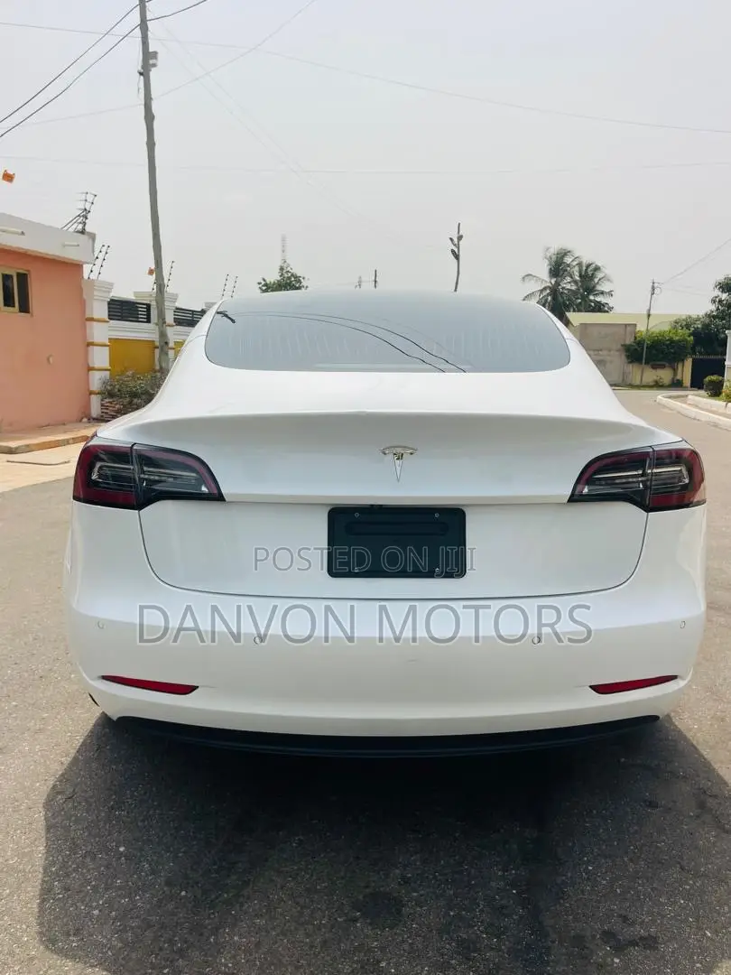 Tesla Model 3 2020 White