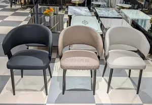 Luxury Curved Dining Chairs – Premium Leatherette Metal Leg Design