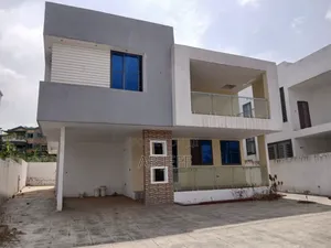 4bdrm House in Hiltop Executive, Kumasi Metropolitan for sale