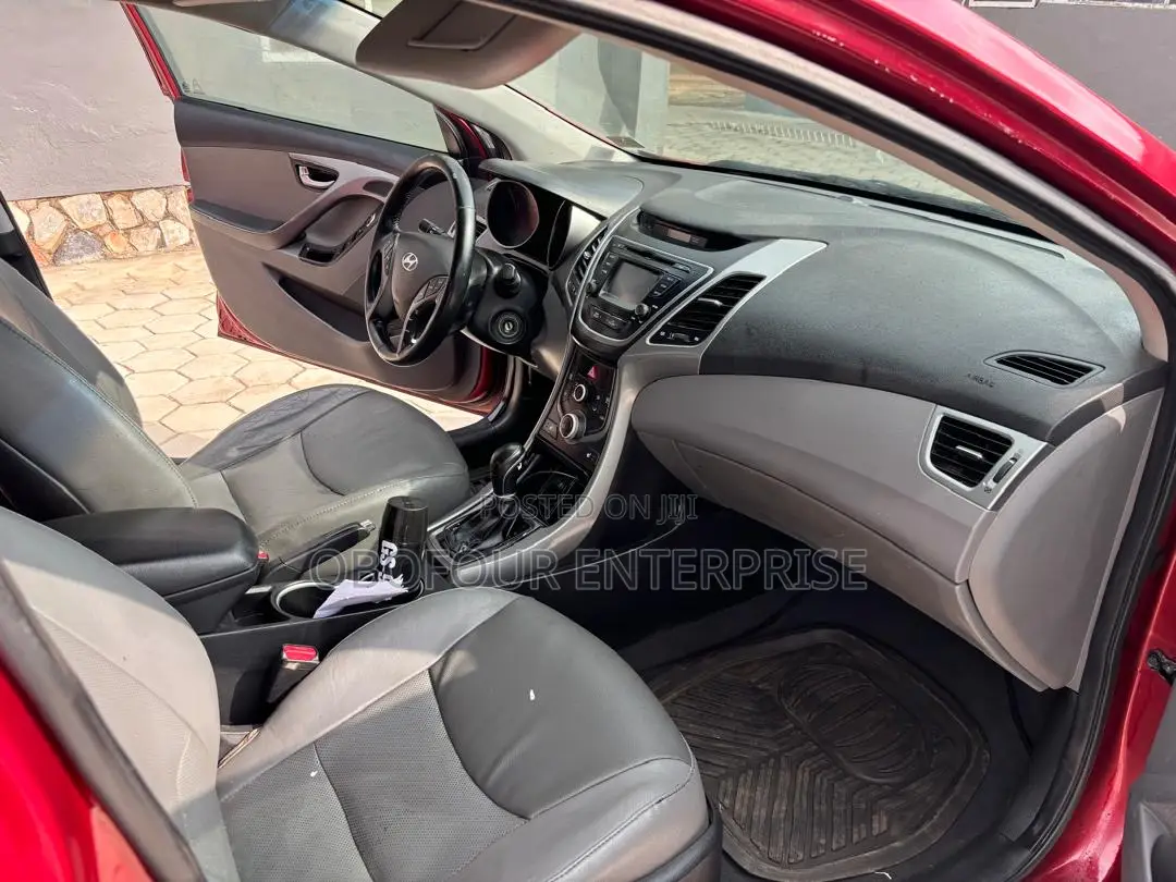 Hyundai Elantra SE 4dr Sedan (1.8L 4cyl 6A) 2014 Red