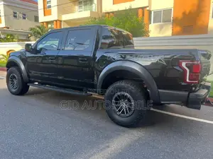 Ford F-150 Raptor 4x4 SuperCrew Cab Styleside 5.5 ft. box 145 in. WB