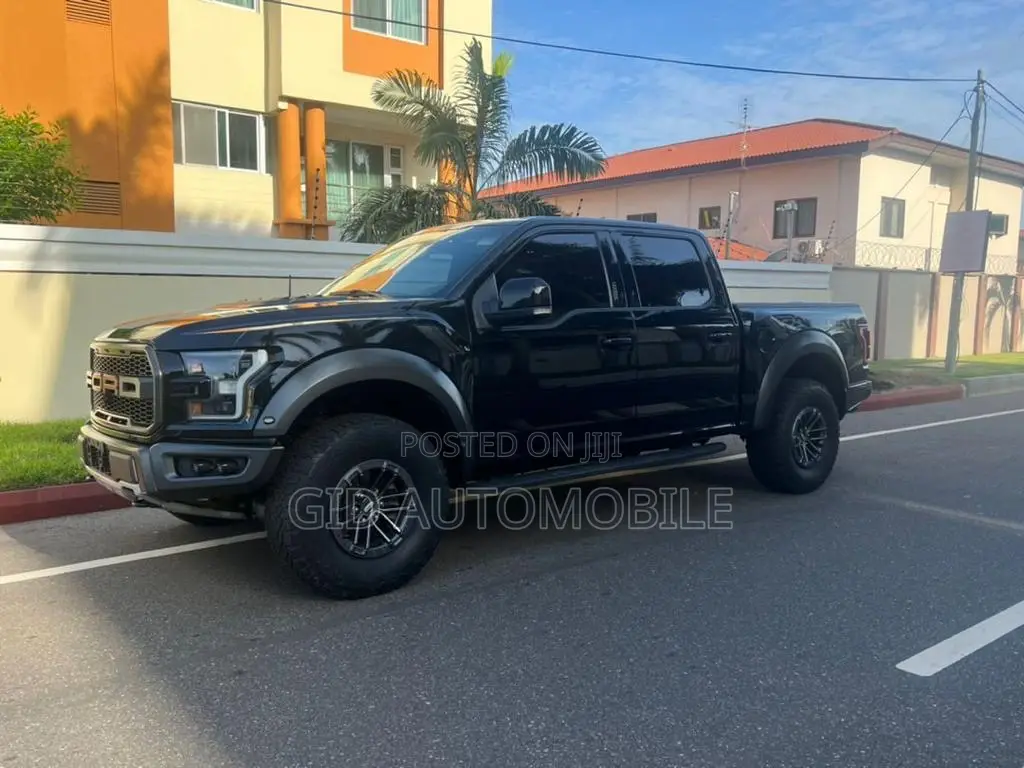 Ford F-150 Raptor 4x4 SuperCrew Cab Styleside 5.5 ft. box 145 in. WB