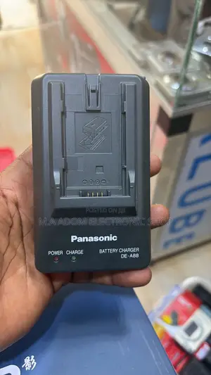 Original Charger for Panasonic Dv200 Dv 202 Dv 400 Ag-X20 Ux190