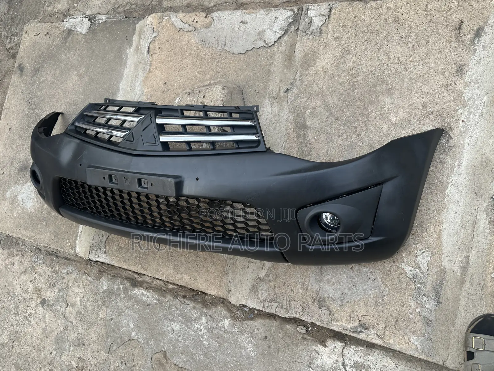 Mitsubishi L200 Vodafone Front Bumper Complete