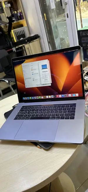 Laptop Apple MacBook Pro 2017 16GB Intel Core i7 SSD 256GB
