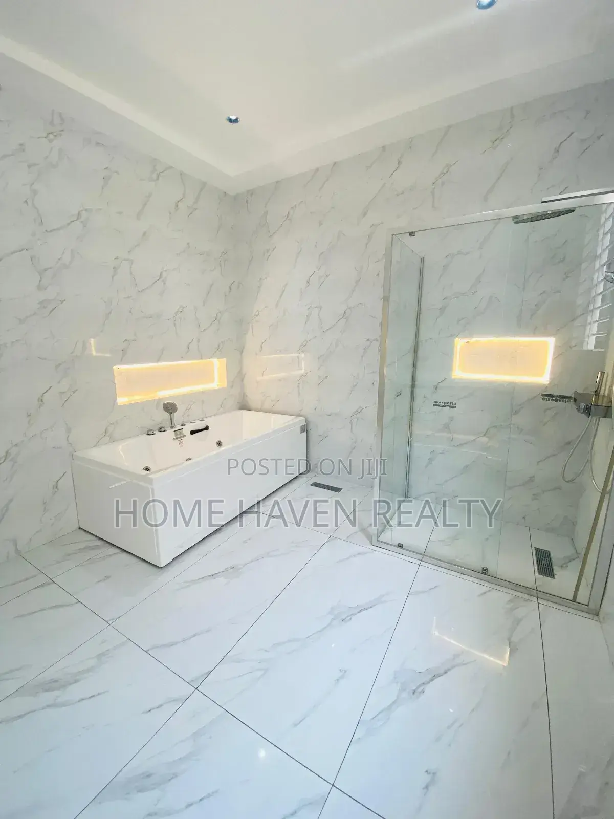 4bdrm House in East Legon Ogbojo, American House for sale