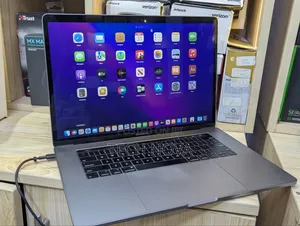 Laptop Apple MacBook Pro 2018 16GB Intel Core i7 SSD 512GB