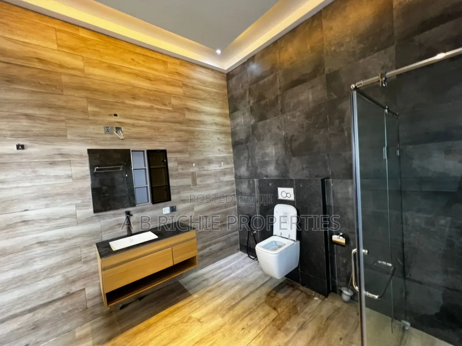 6bdrm Mansion in Ab Richie Properties, Police Station for rent