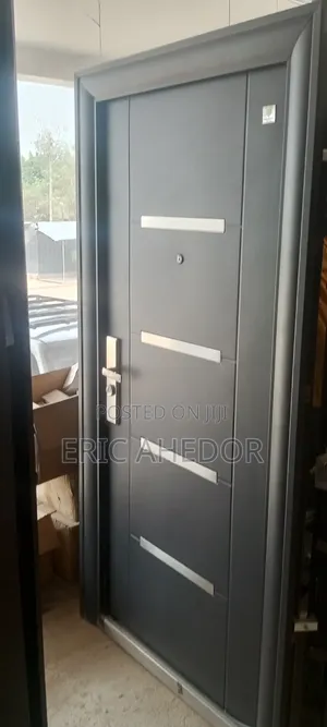 Paladin Smooth Design Door With Handle