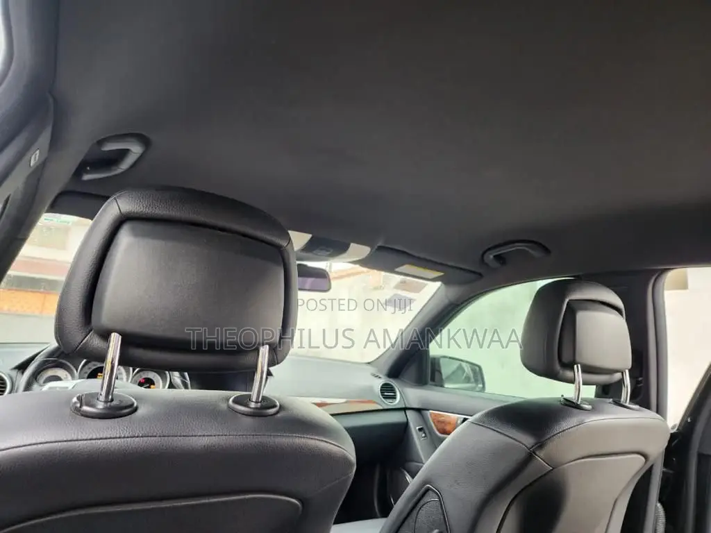 Mercedes-Benz C300 2011 Black