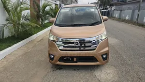 Nissan Dayz Highway Star G 2014 Gold
