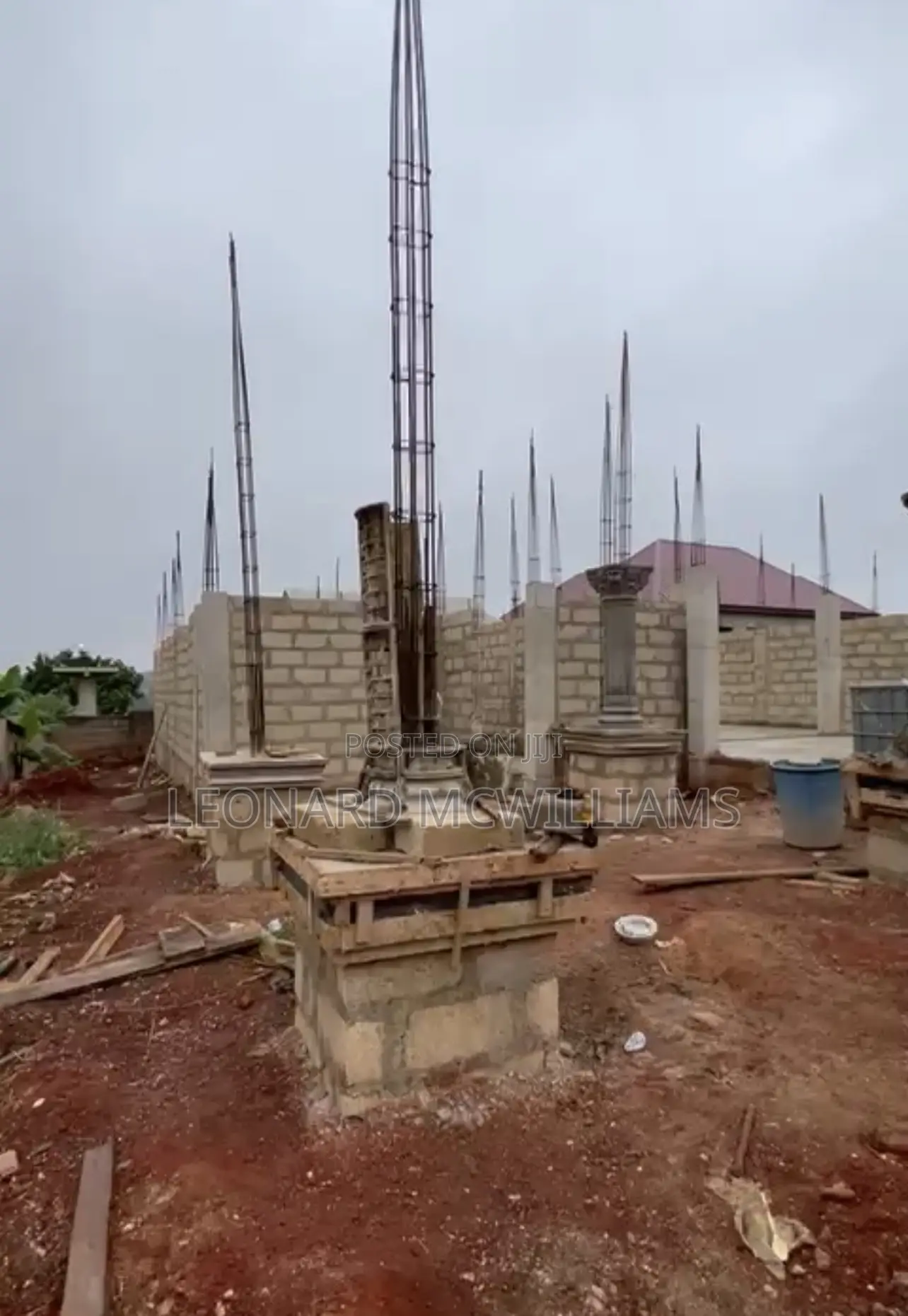 7bdrm House in Santasi, Kumasi Metropolitan for sale