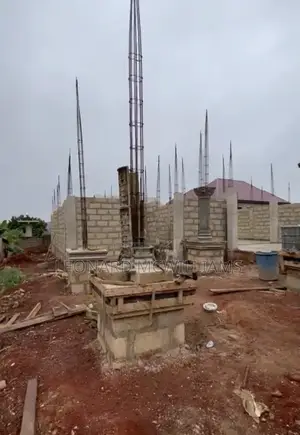 7bdrm House in Santasi, Kumasi Metropolitan for sale