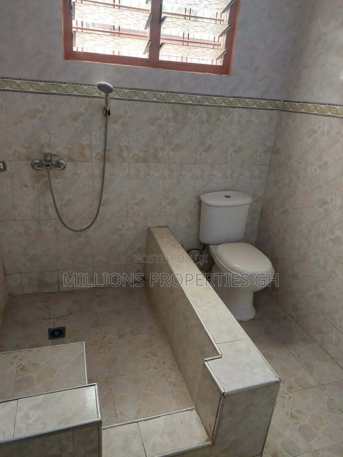 4bdrm House in Millions Properties, Kumasi Metropolitan for sale