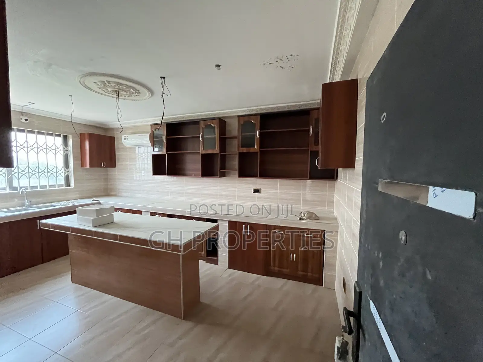 7bdrm Apartment in Trade Konkoli, Kumasi Metropolitan for sale