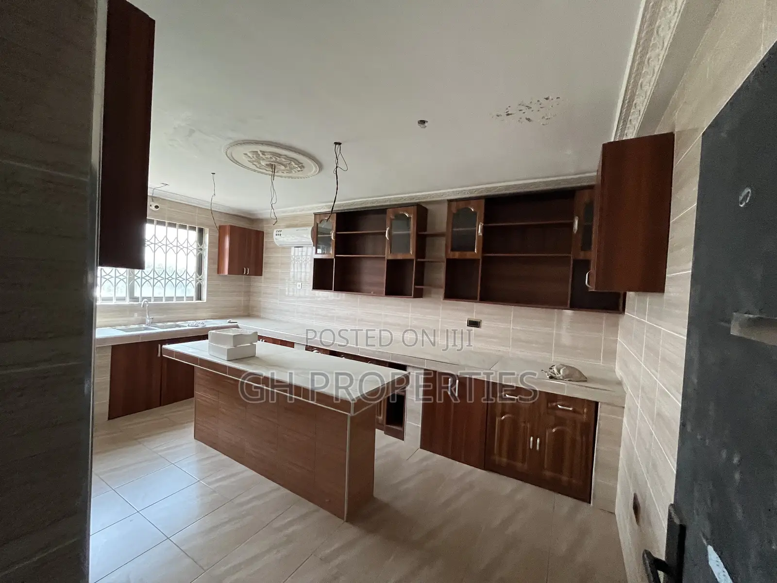 7bdrm Apartment in Trade Konkoli, Kumasi Metropolitan for sale