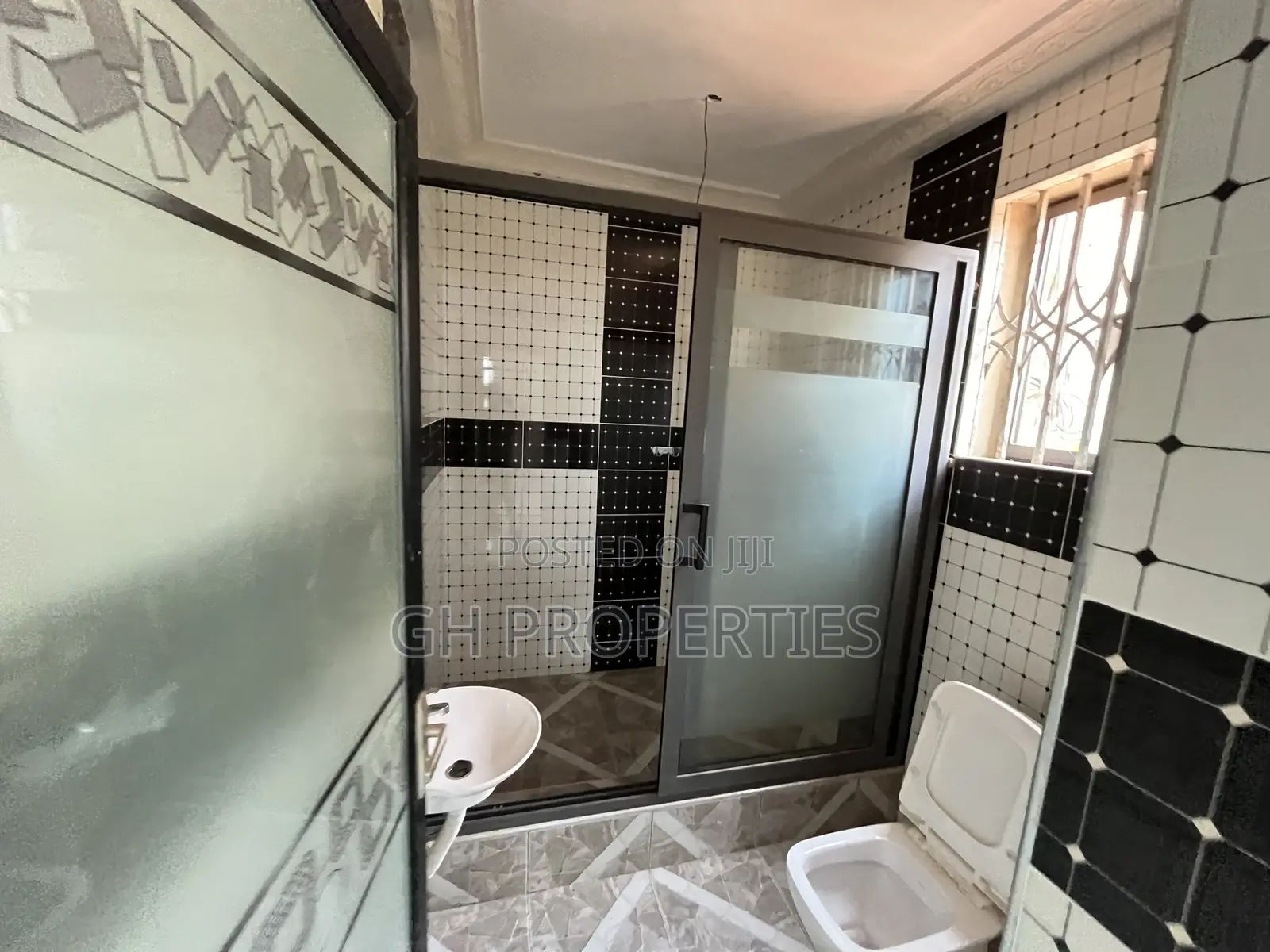 7bdrm Apartment in Trade Konkoli, Kumasi Metropolitan for sale