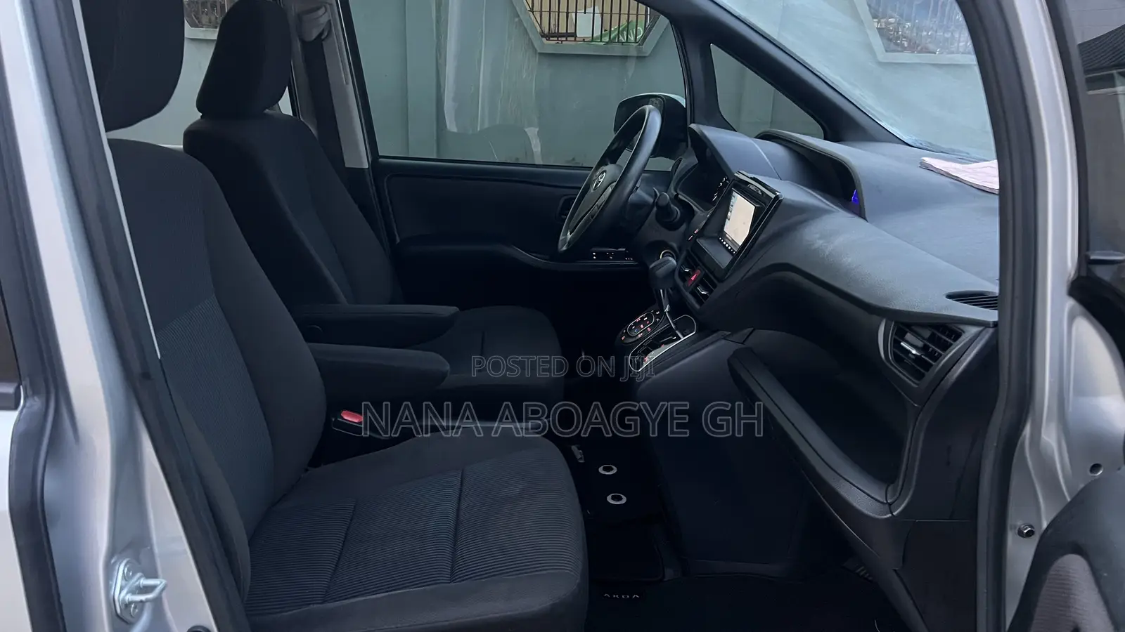 Toyota Voxy 2015 Silver