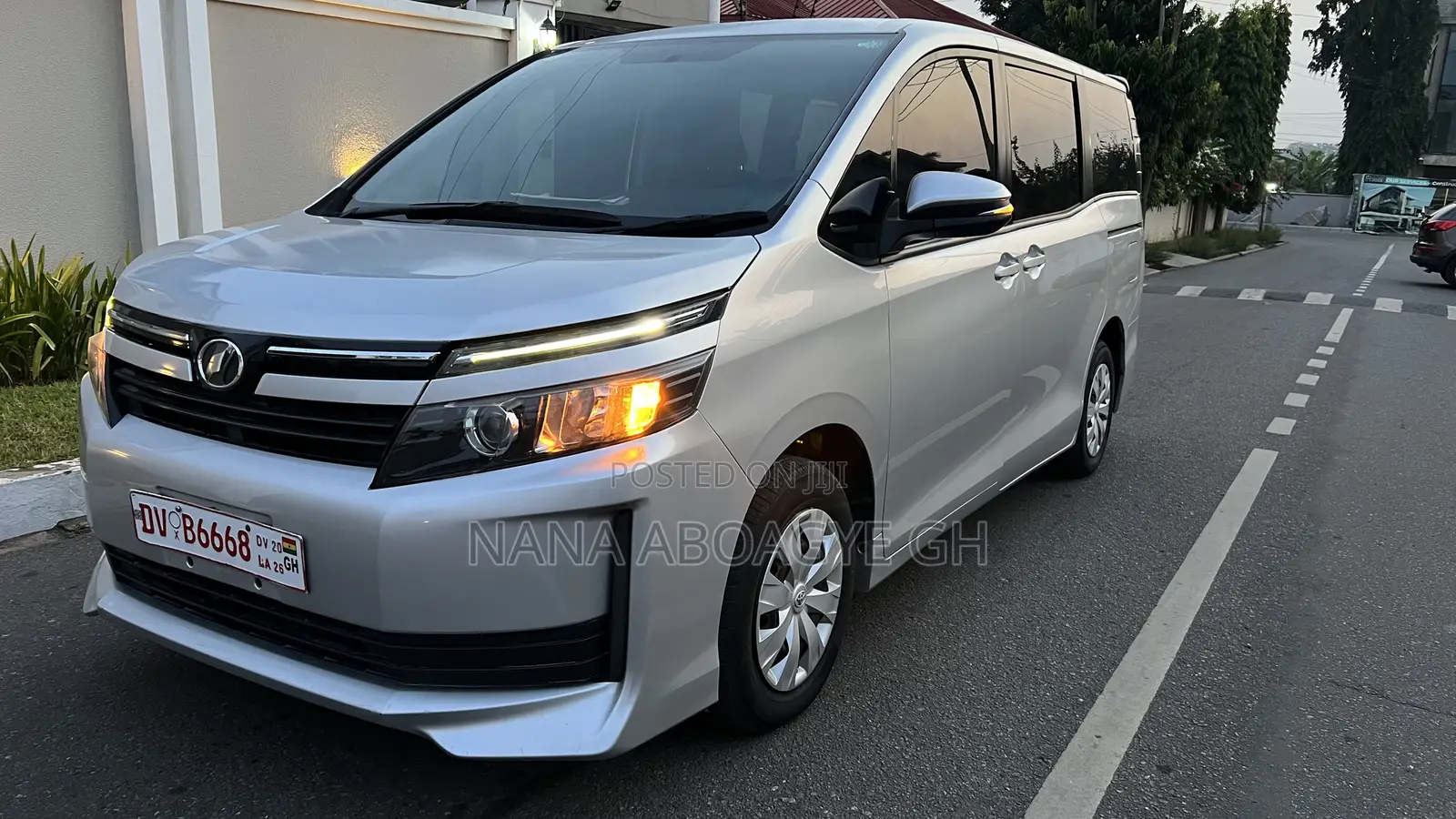 Toyota Voxy 2015 Silver