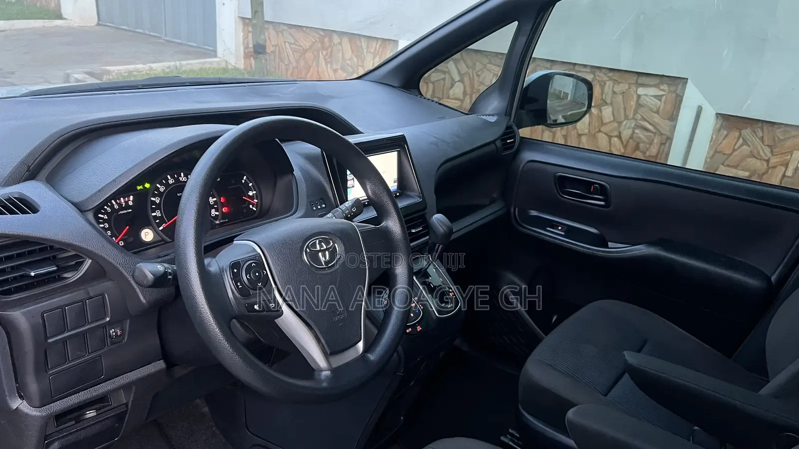 Toyota Voxy 2015 Silver
