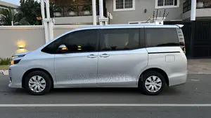Toyota Voxy 2015 Silver
